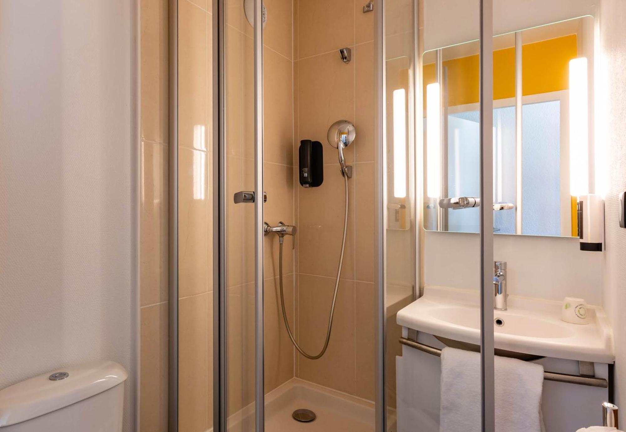 B&B Hotel Grenoble Centre Verlaine Bagian luar foto