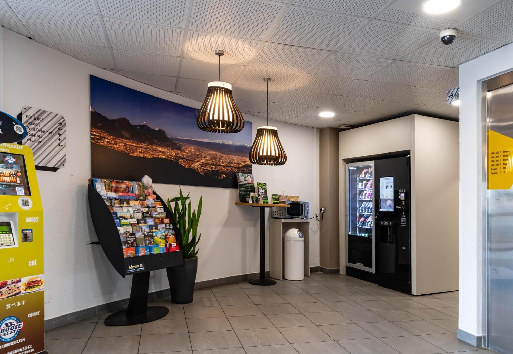 B&B Hotel Grenoble Centre Verlaine Bagian luar foto